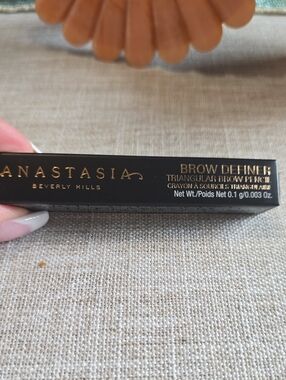 Anastasia Beverly Hills Brow Definer in Black and Gold Packaging